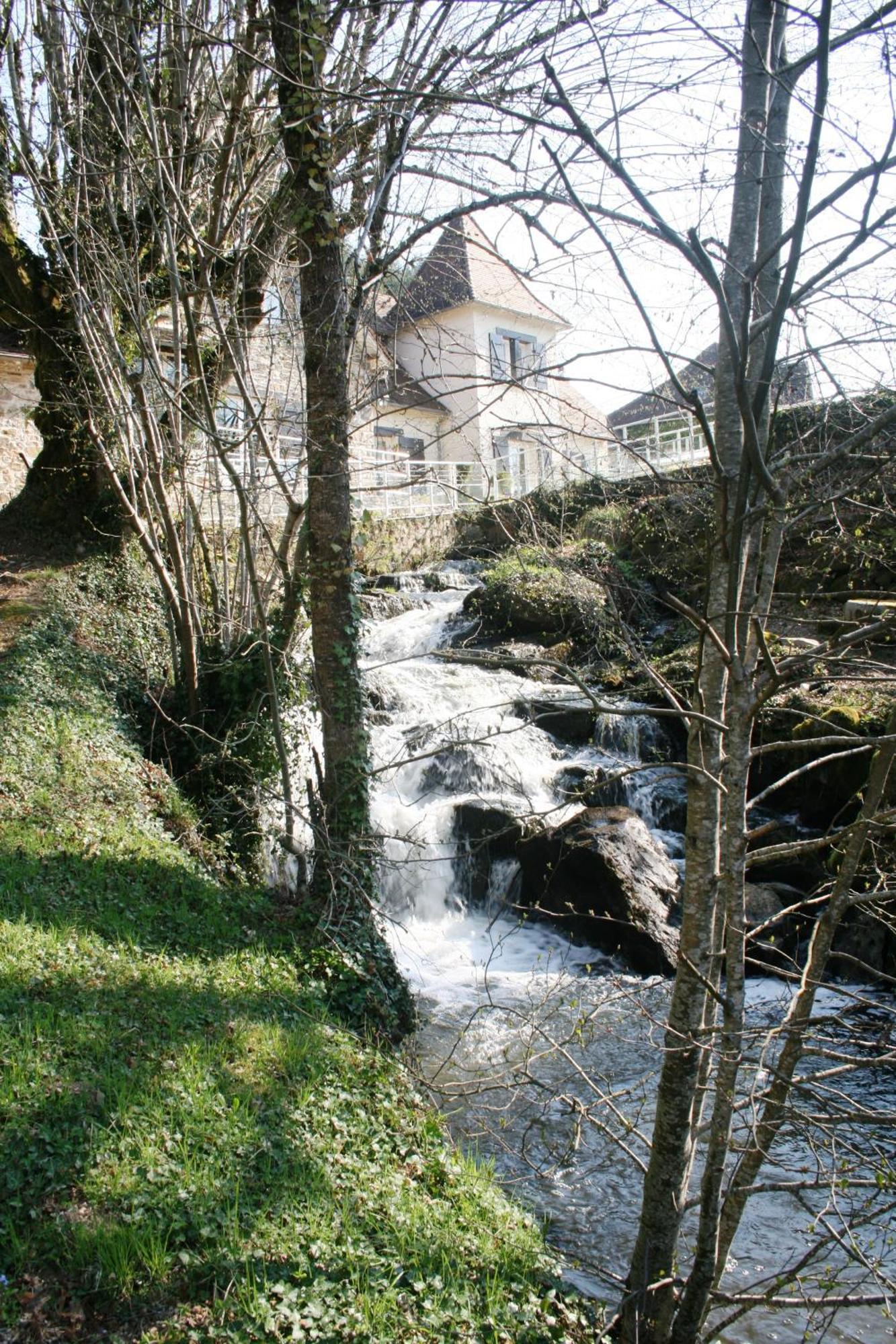 Au Moulin De La Gorce Bed and Breakfast La Roche-lʼAbeille Eksteriør billede