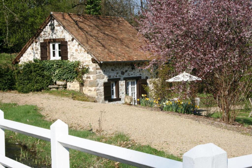 Au Moulin De La Gorce Bed and Breakfast La Roche-lʼAbeille Værelse billede